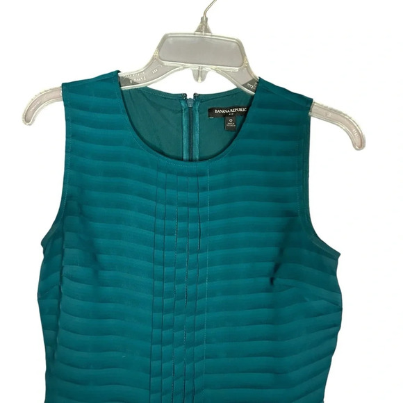 Banana Republic Factory Tops - Banana republic factory tank top shell sleeveless shirt pleats green size 0